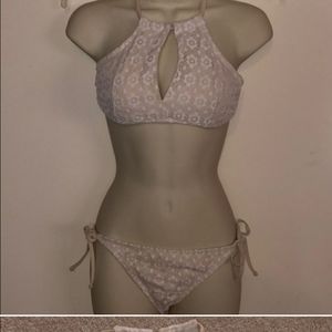 ISO the bottoms in a size large.